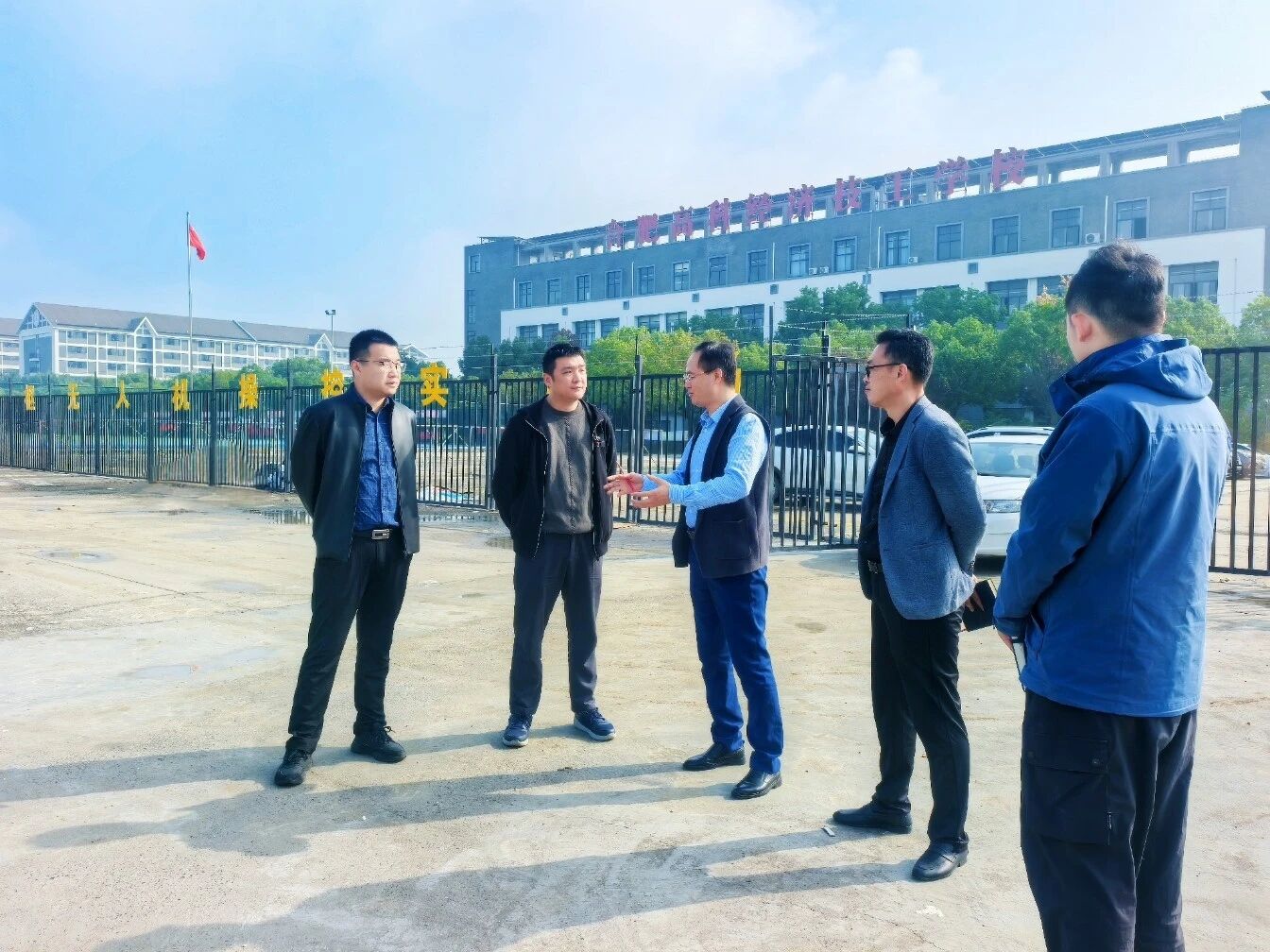 区科创办莅临我校调研指导 共绘无人机产业发展新蓝图